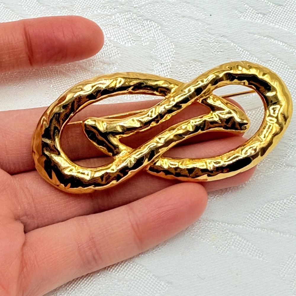 Vintage Shiny Abstract Gold Tone Intertwined Metal Costume Jewelry Brooch Pin - Picture 2 of 8